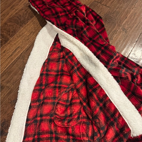 Colsie Red Plaid Robe - Picture 2 of 2